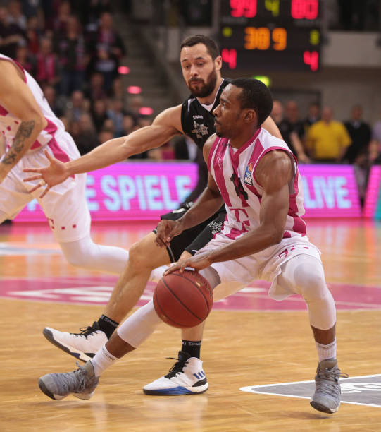 够紧密配合 够紧密配合