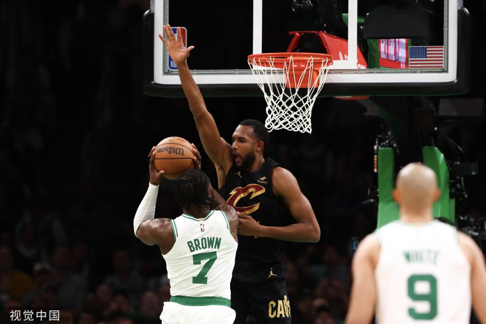 难时刻挺身 难时刻挺身